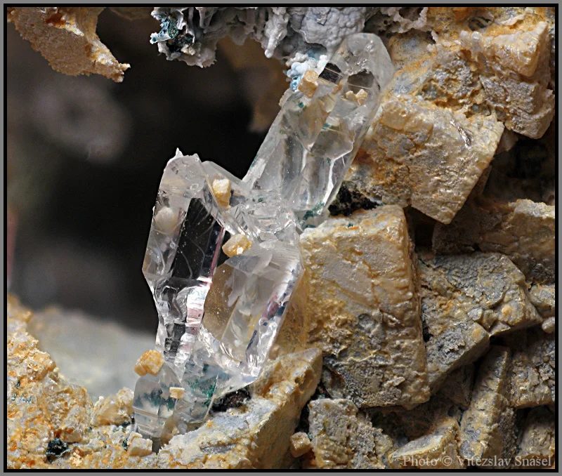 Fotografie minerálů Kalcit, Křemen, Křemen (var. chalcedon) z lokality Rio Grande do Sul, Brazil