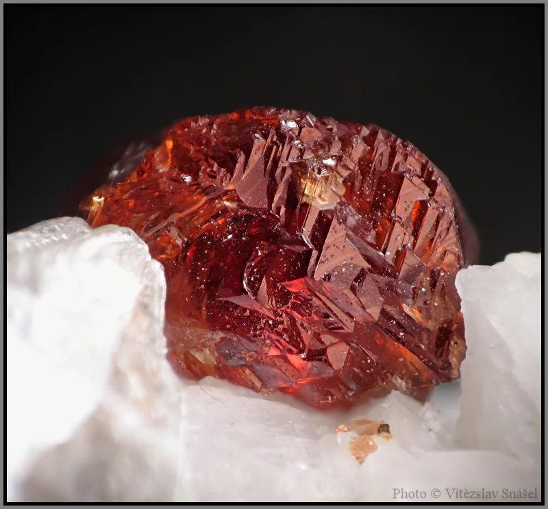 Fotografie minerálu Spessartin z lokality Malkhan, Russia