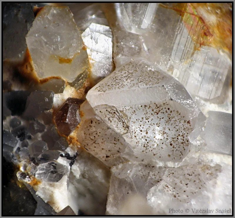 Fotografie minerálů Křemen, Topaz z lokality Krupka, Czech Republic