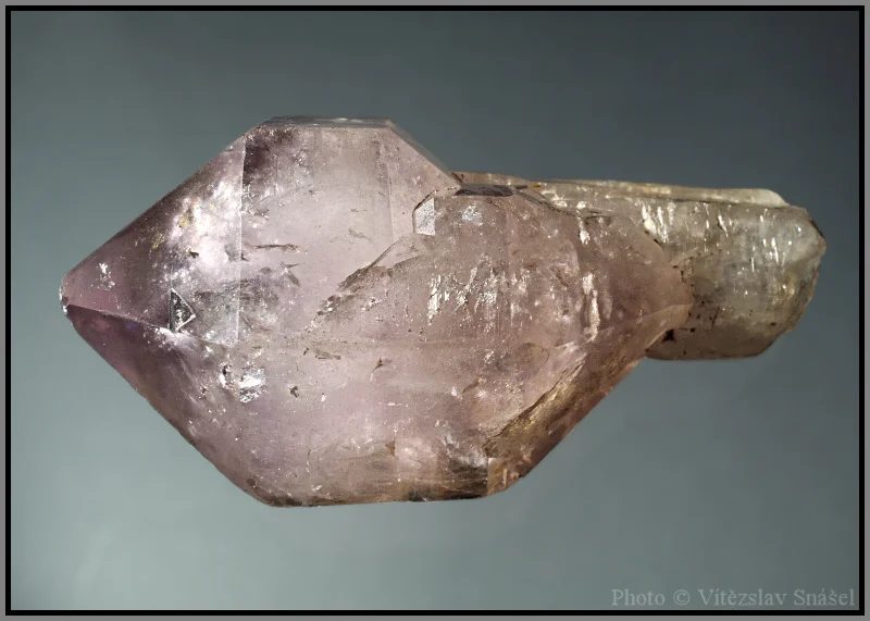 Fotografie minerálu Křemen (var. ametyst) z lokality Nové Veselí, Czech Republic
