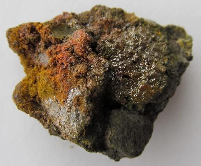 Fotografie minerálů Alacranit, Realgar z lokality Radvanice, Czech Republic