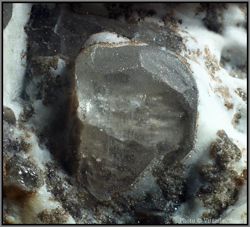 Fotografie minerálu Topaz z lokality Krupka, Czech Republic
