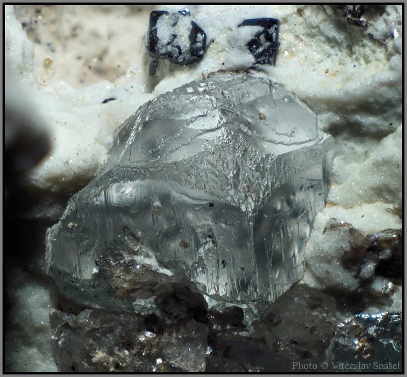 Fotografie minerálu Topaz z lokality Hubský peň, Horní Slavkov, Czech Republic