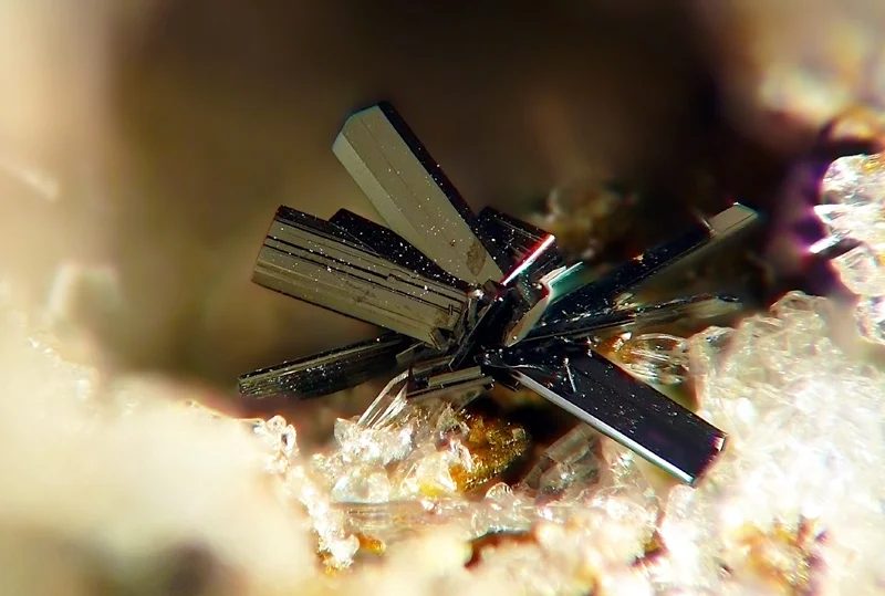 Fotografie minerálu Pseudobrookit z lokality Rothenberg, Eifel, Germany
