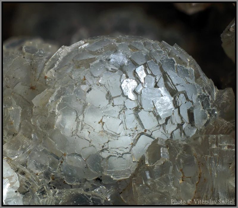Fotografie minerálu Thomsonit-(Ca) z lokality Folknáře, Czech Republic