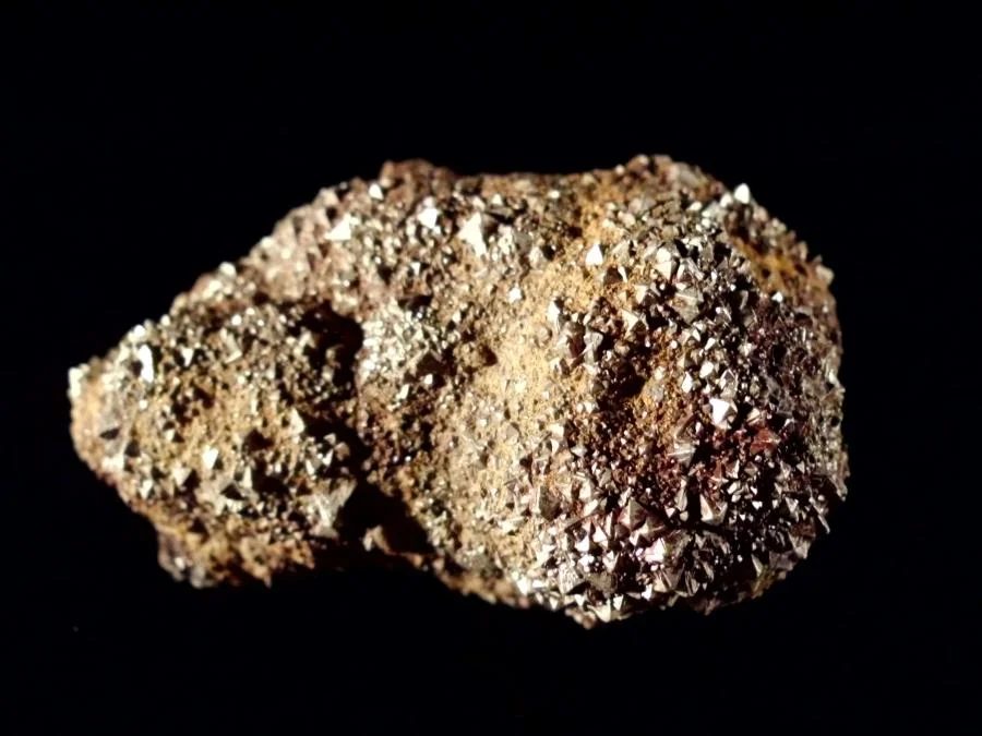 Fotografie minerálu Pyrit z lokality Jeníkov, Czech Republic