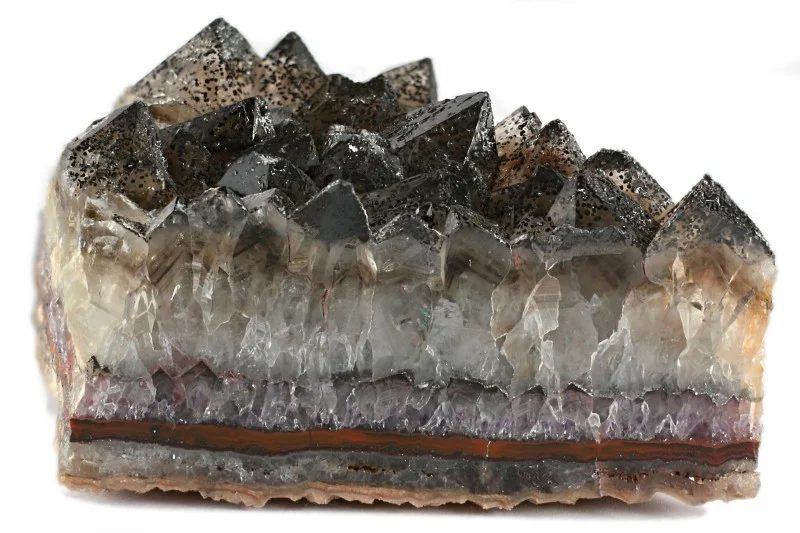 Fotografie minerálů Křemen (var. ametyst), Křemen (var. karneol), Křemen (var. záhněda) z lokality Klášterecká Jeseň, Czech Republic